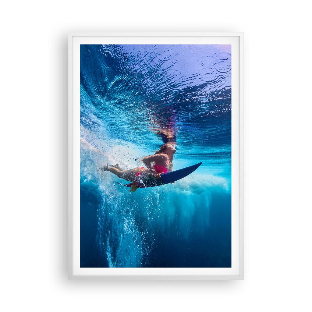 Gerahmtes Poster - Weißer Rahmen - Surfen Frau Unterwasser - 70x100 cm - Wand Bild - Wanddeko - Wandbilder - Kunstposter - Wandposter - Bilderrahm...
