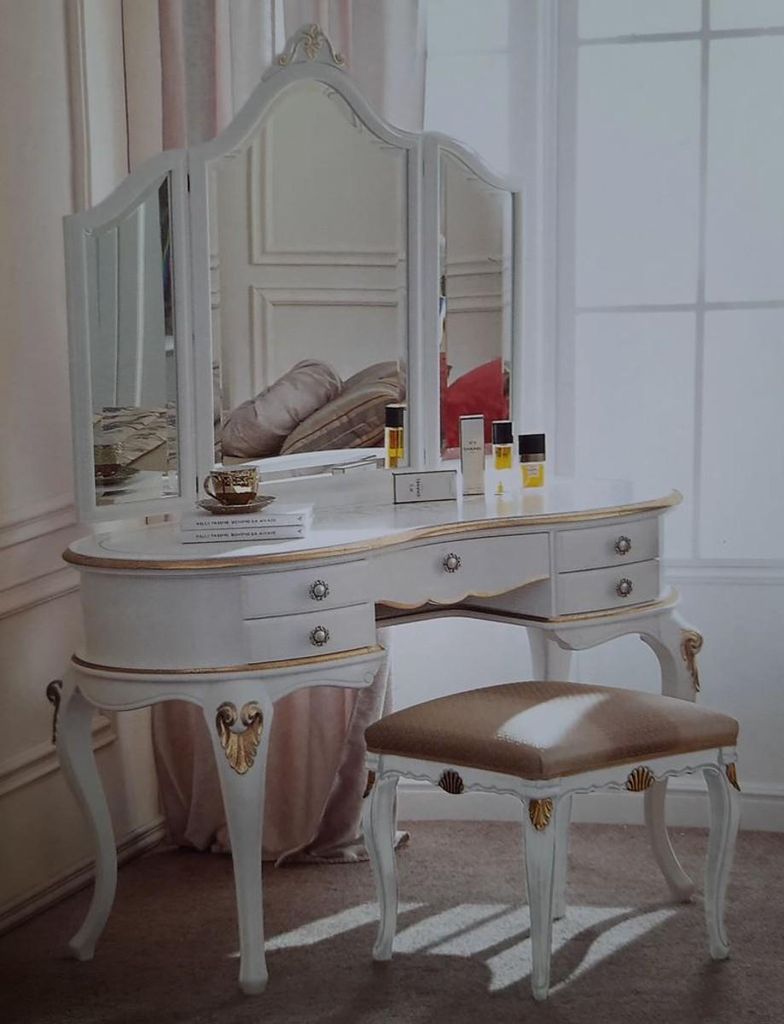 Casa Padrino Luxus Barock Schlafzimmer Set Weiß / Gold - 1 Barock Schminkkommode & 1 Barock Spiegel & 1 Barock Hocker - Barock Schlafzimmer & Hote...