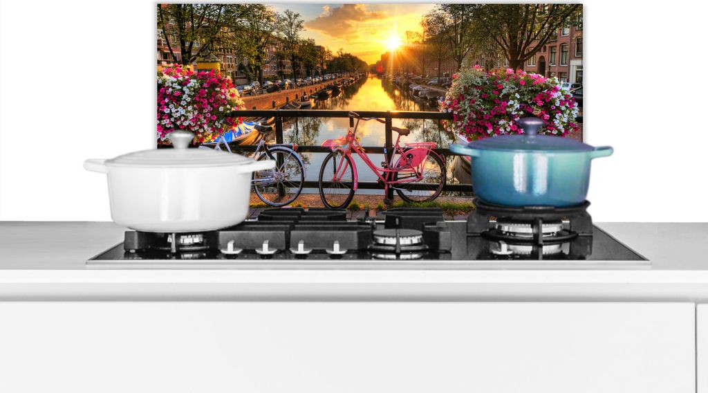 KitchenYeah Spritzschutz Küche - Küchenrückwand - Wandschutz für Herd und Spüle - Amsterdam - Blumen - Brücke - Fahrrad - Sonnenuntergang ...