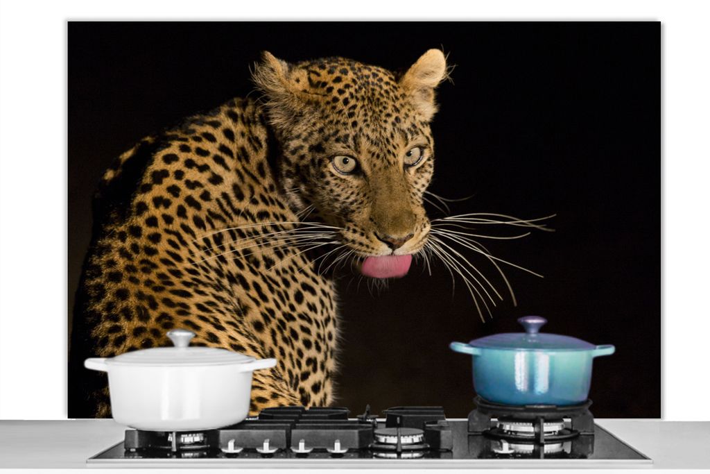 KitchenYeah Spritzschutz Küche - Küchenrückwand - Wandschutz für Herd und Spüle - Leopard - Zunge - Nacht 120x80 - Alu-Dibond (Alternative z...