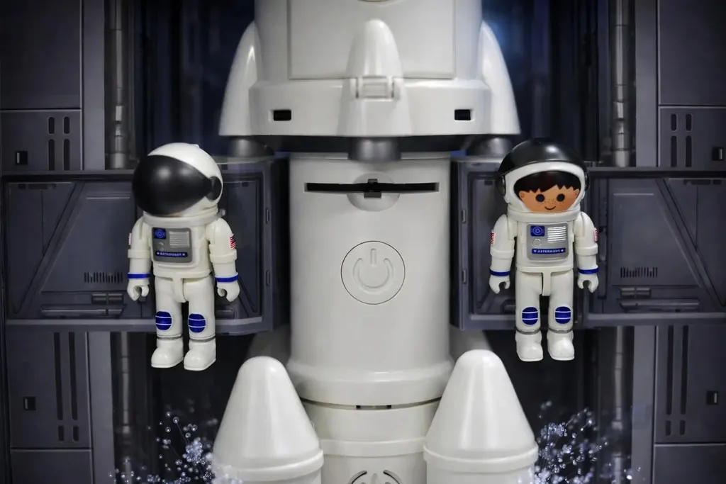 Vaisseau spatial interactif à effets lumineux et pack de 2 mini-figurines - 3