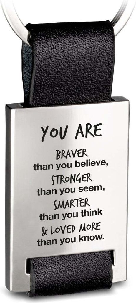 FABACH Leder Schlüsselanhänger mit Gravur - Gravierter Auto Glücksbringer Anhänger - Motivation für Ihren Lieblingsmensch - You Are Braver, St...