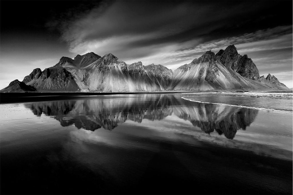 Fototapete Strand - Vliestapete - Bildtapete UV-beständig Berg schwarz weiss Motiv Wandtapete geruchsfrei