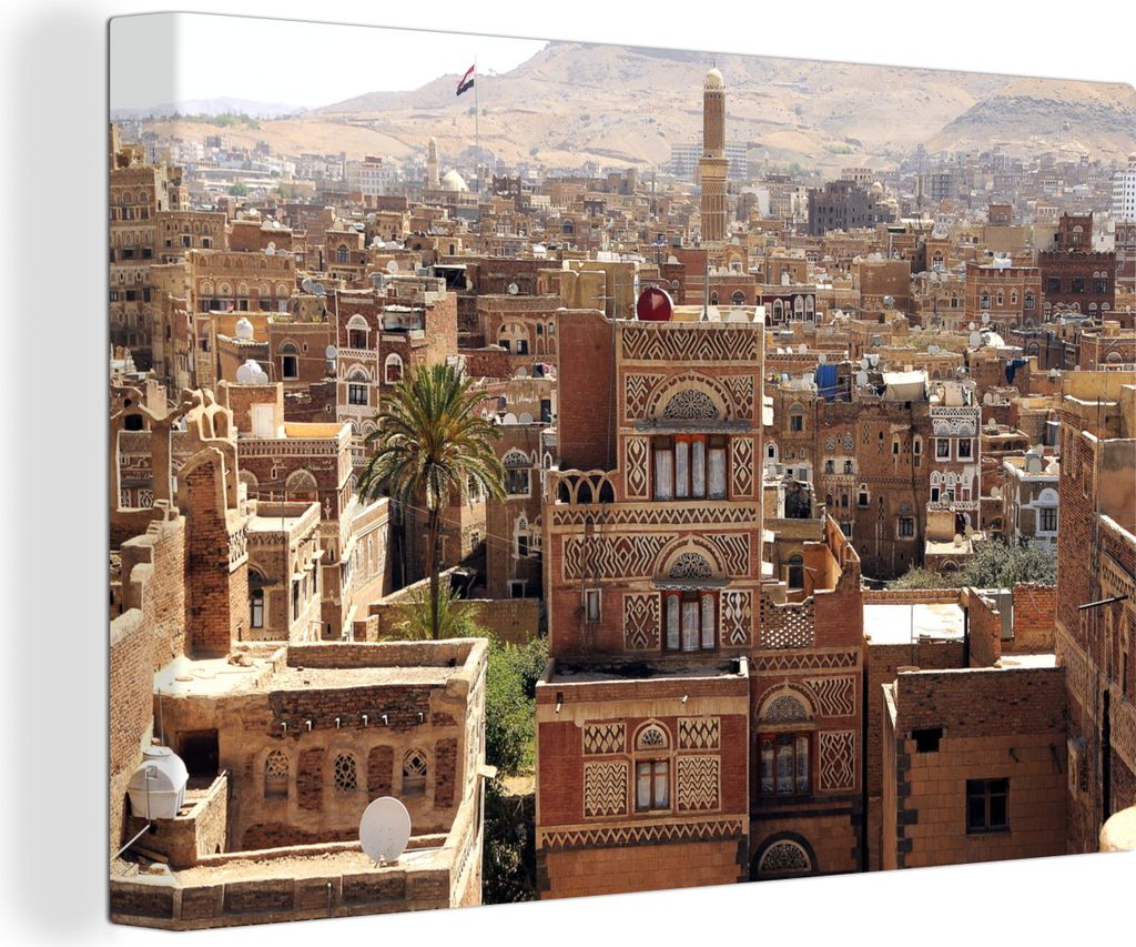 OneMillionCanvasses - Leinwandbilder - 140x90 cm, Stadtbild der Innenstadt und einsame Palme Sanaa im Jemen, Wandbilder Kunstdruck Wanddekoration...
