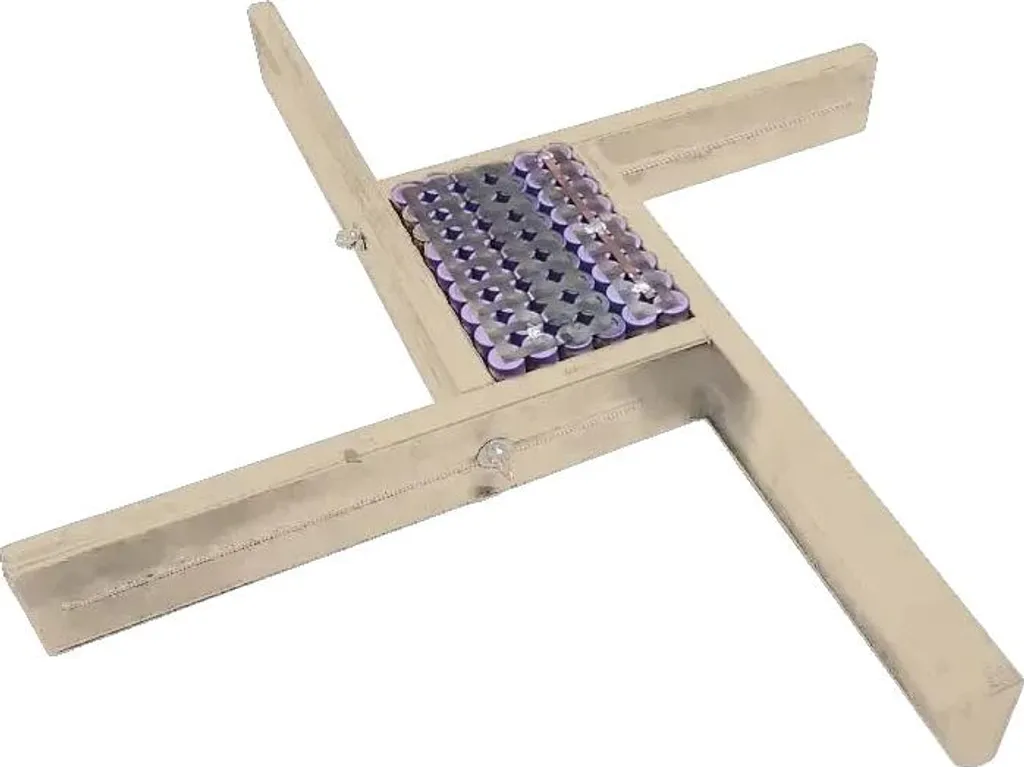 Support de batterie isolant en bois pour éviter les courts-circuits