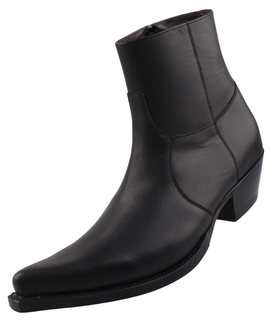 Das Bild zeigt einen schwarzen Stiefel der in einem eleganten Design gehalten ist. Der Stiefel ist von der Seite sichtbar und hebt die Form sowie die Struktur hervor.