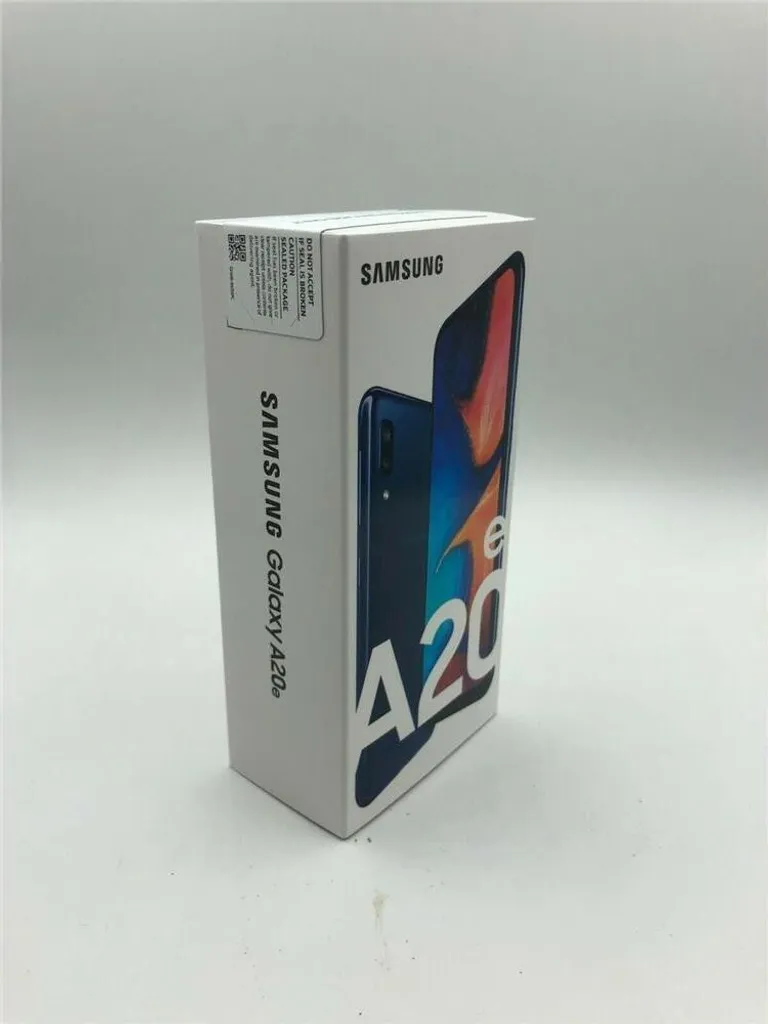Samsung Galaxy A20e Noir : Finis les Smartphones Trop Grands et Lourds !