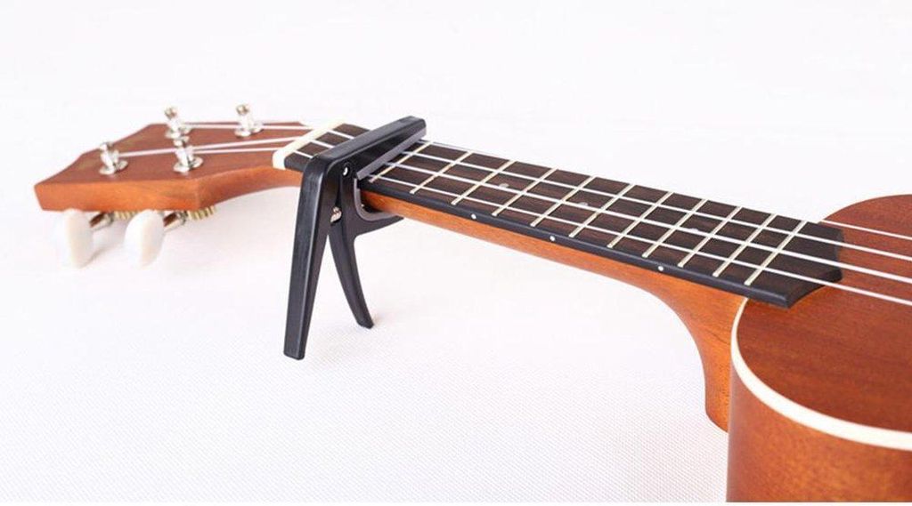Kapodastr | vhodný pre ukulele | čierna farba Obrázok produktu 