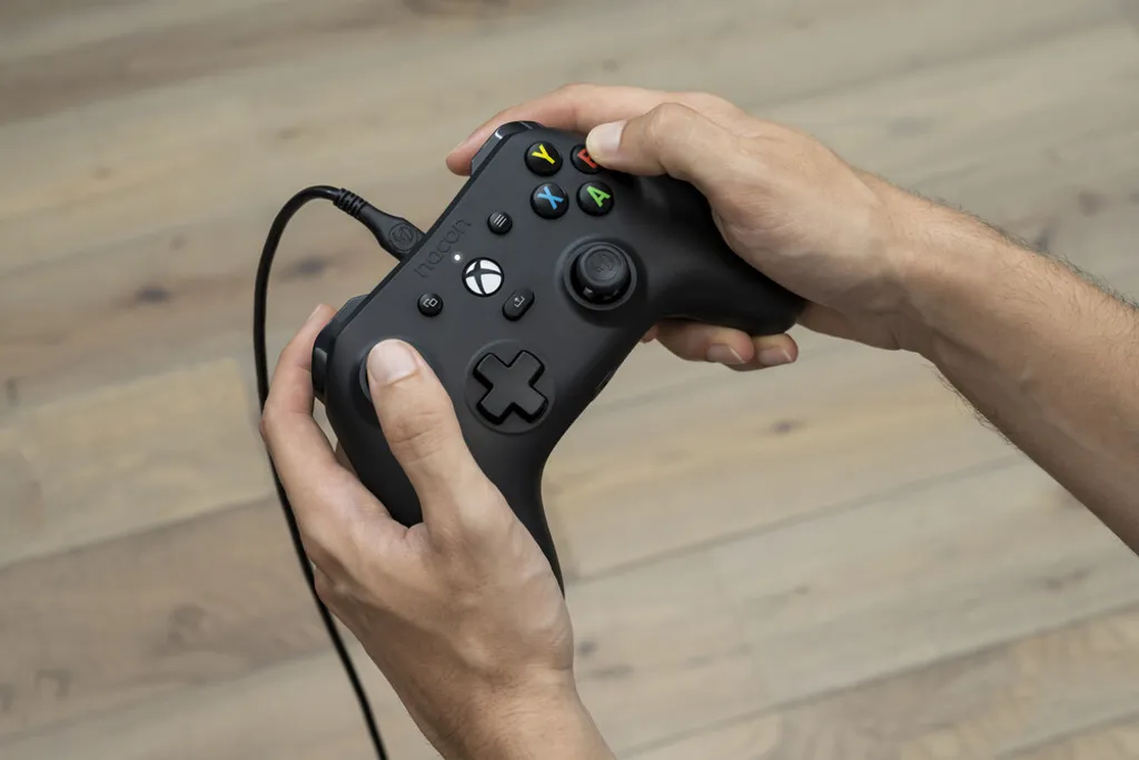 Manette Nacon EVOL-X Pro Filaire pour Xbox et PC, Noir - Précision Pro