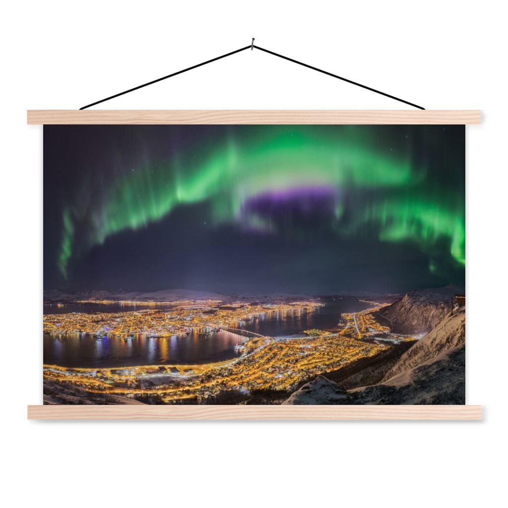 MuchoWow Textilposter Nordlichter - Grün - Lila - Norwegen 120x80 cm mit holzfarbenen Rahmen - Aufhängeset