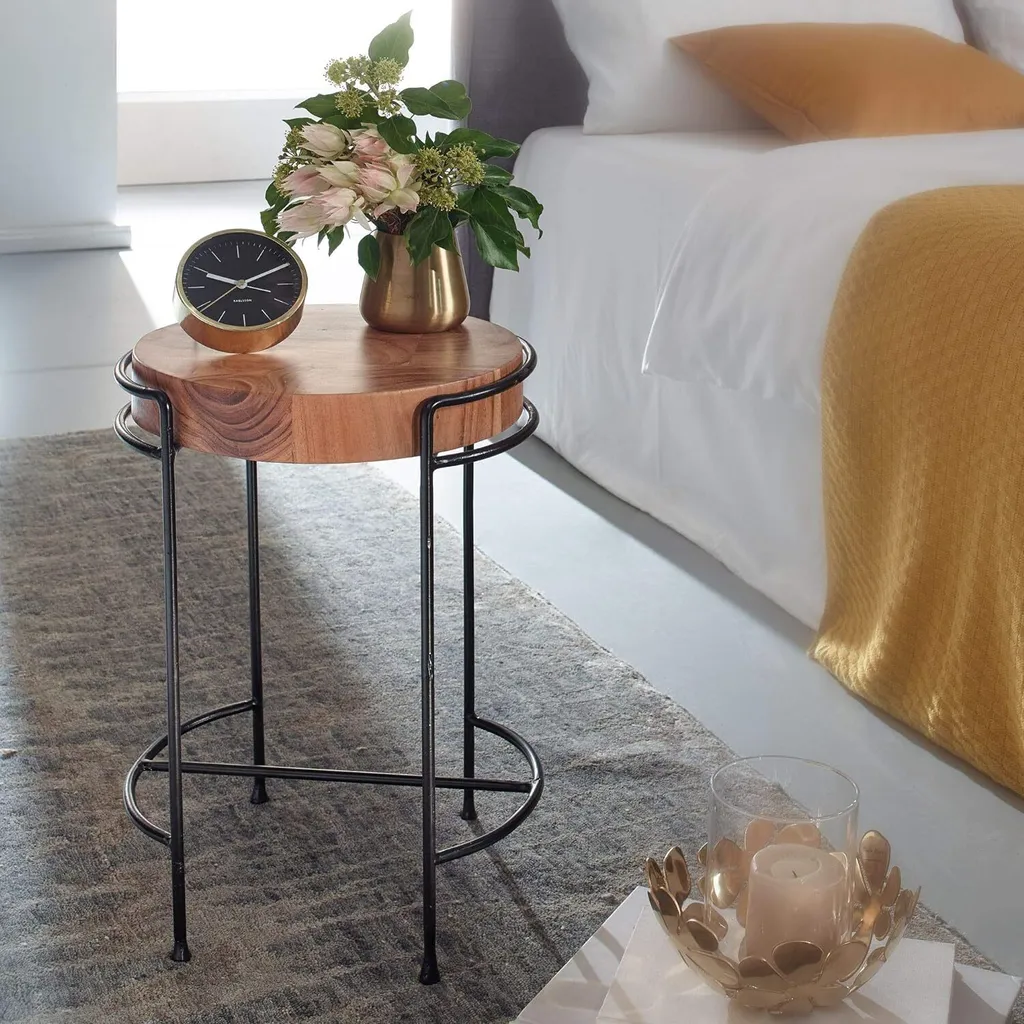 Table d'appoint stable en bois massif pour petits espaces et studio - 4