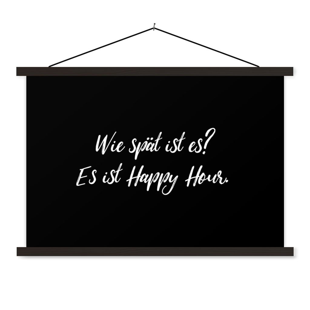 MuchoWow Textilposter Zitate - Alkohol - Sprichwörter - Wie spät ist es? Es ist Happy Hour - Trinken 150x100 cm mit schwarzem Rahmen - Schlafzi...