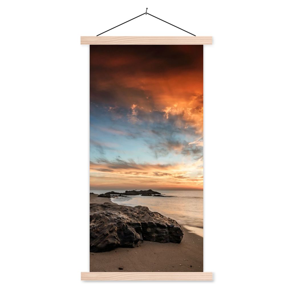 MuchoWow Textilposter Strand - Steine - Abend - Himmel - Natur 40x80 cm mit holzfarbenen Rahmen - Wohnzimmer