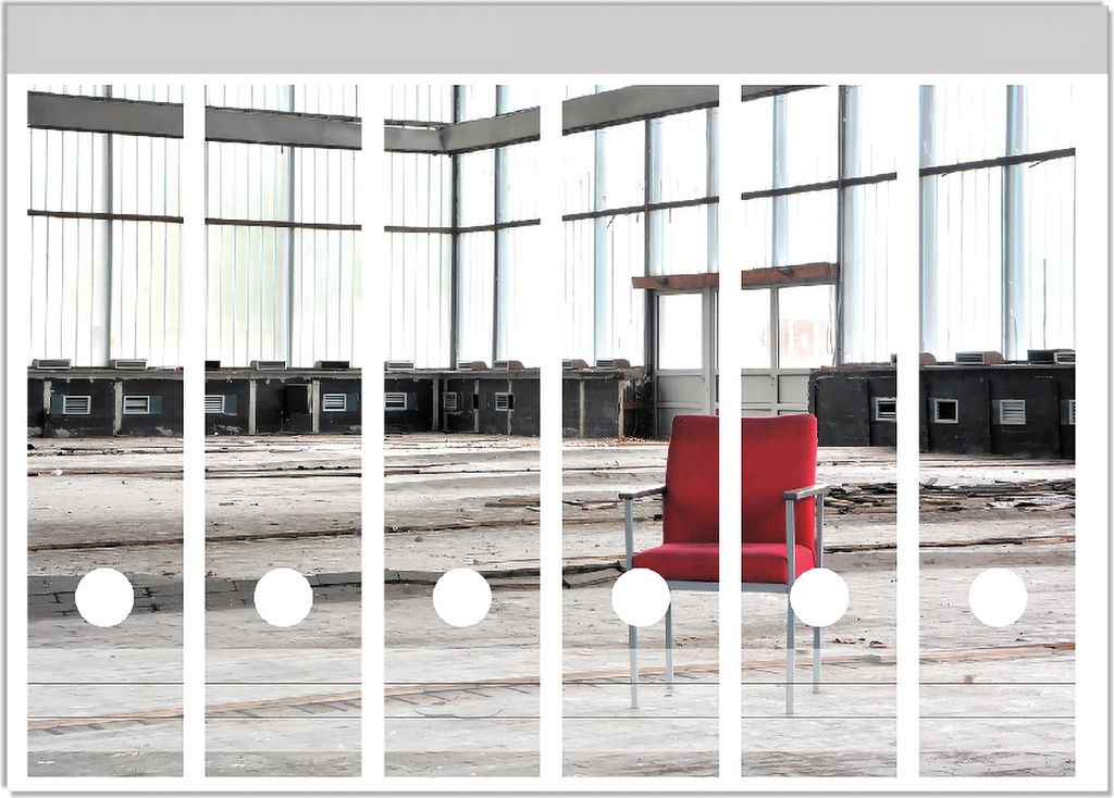 Wallario Ordnerrücken Sticker, selbstklebend für breite Ordner, 6 Stück, Motiv Stille und Leere - ein einsamer roter Stuhl in einer alten Halle