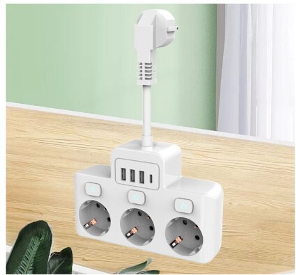 Steckdose mit Kabel, 3 USB-A-Anschlüssen und 1 USB-C-Anschluss
