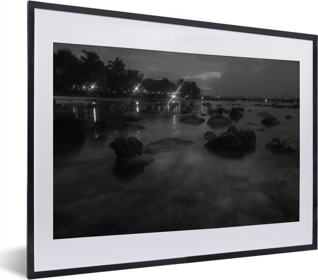 MuchoWow MuchoWow Gerahmtes Poster Strandlichter auf der Isla Mujeres am Morgen - Schwarz und Weiß 40x30 cm - Poster mit zchwarzem Bilderrahme...