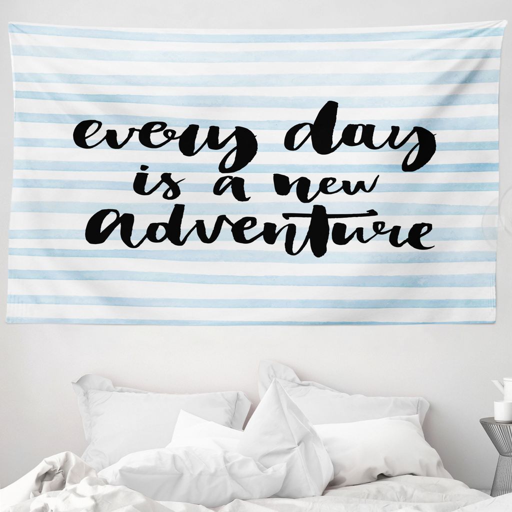 ABAKUHAUS Zitat Wandteppich, Abenteuer Text aus Weiches Mikrofaser Stoff Waschbar ohne Verblassen Digitaldruck, 230 x 140 cm, Hellblau