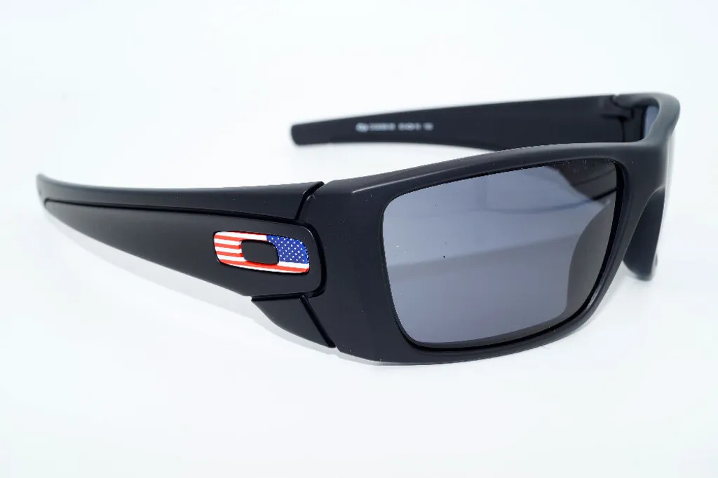 Lunettes de Soleil Oakley Fuel Cell Sport Polarisées avec Verres Gris