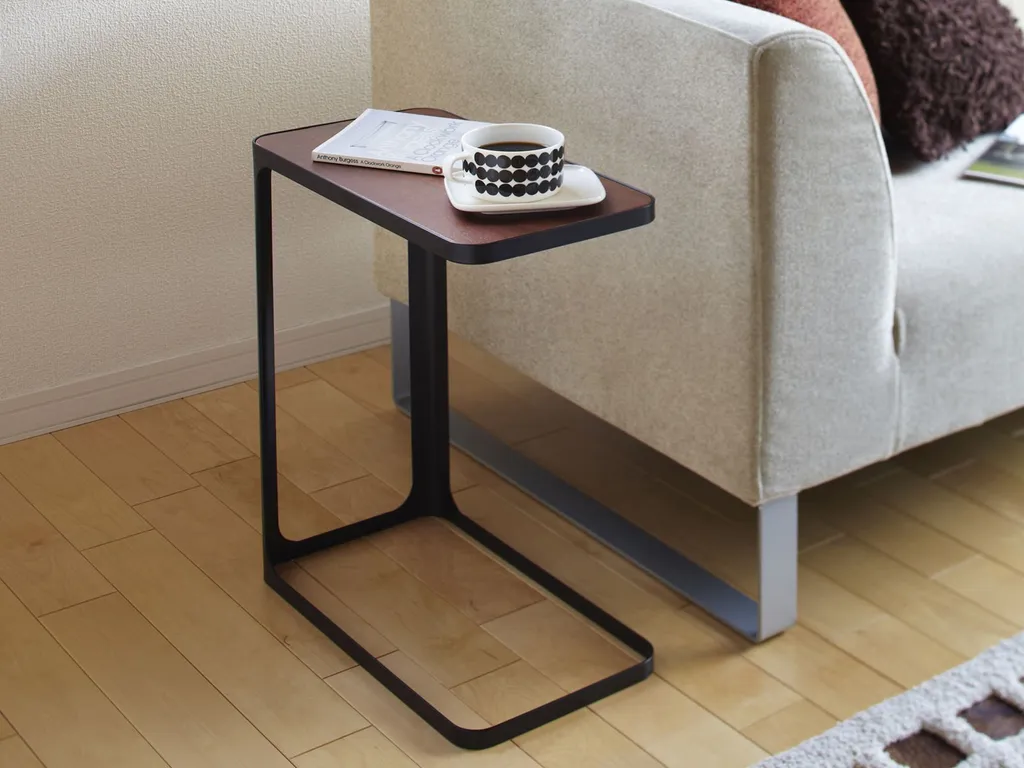 Table Basse Compacte Noire Yamazaki - Solution pour Petits Salons Urbains