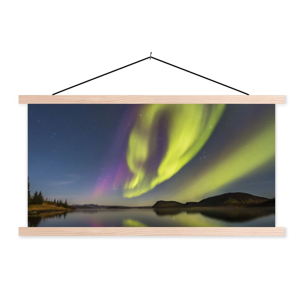 MuchoWow Textilposter Nordlichter - Schweden - Lila - Wasser - Grün 60x30 cm mit holzfarbenen Rahmen - Dekoration
