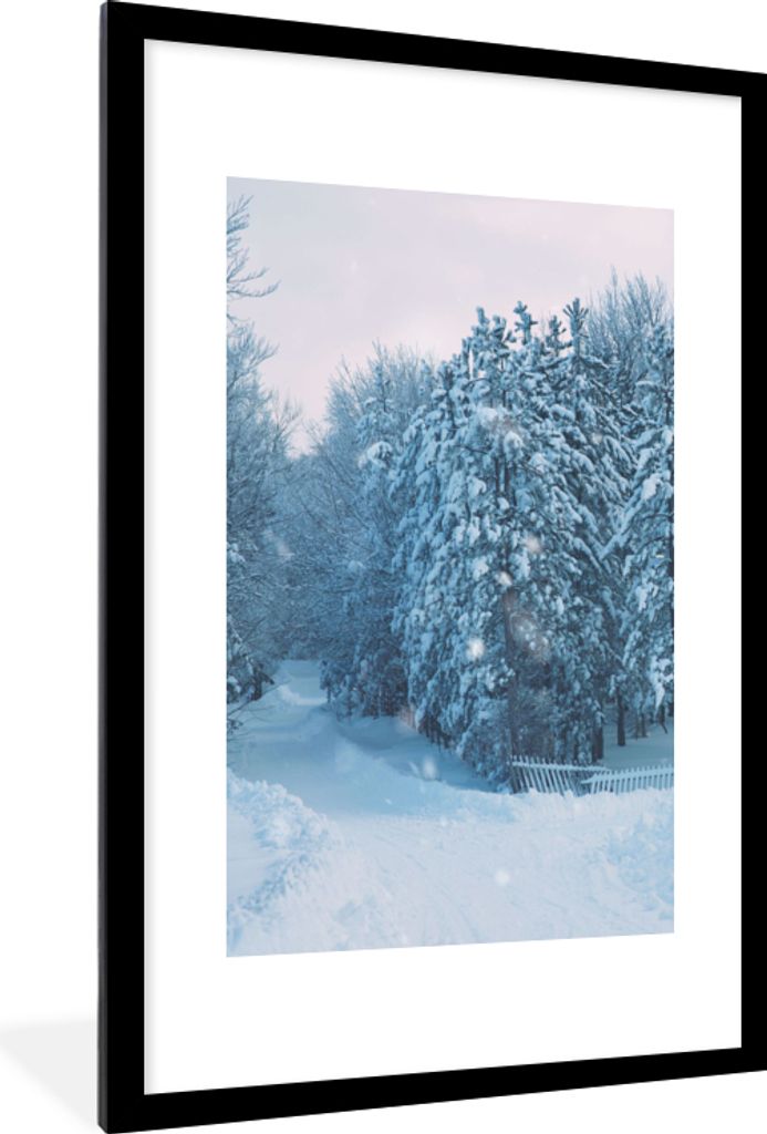 MuchoWow Gerahmtes Poster Wald - Schnee - Winter 60x90 cm - Poster mit Schwarzem Bilderrahmen Wandposter Rahmen Foto Bilder - Dekoration - Wandpo...