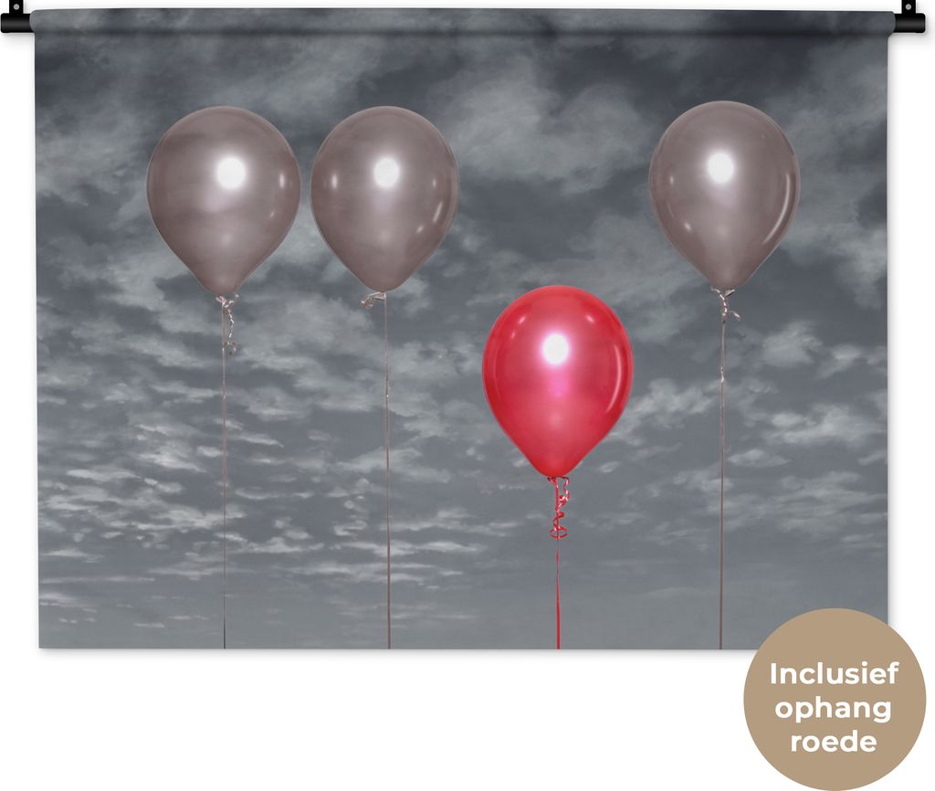 MuchoWow Wandteppich Wandbehang Ein Schwarz-Weiß-Foto mit drei grauen Luftballons und einem roten Luftballon 90x67.5 cm Tapisserie Dekoration Wa...