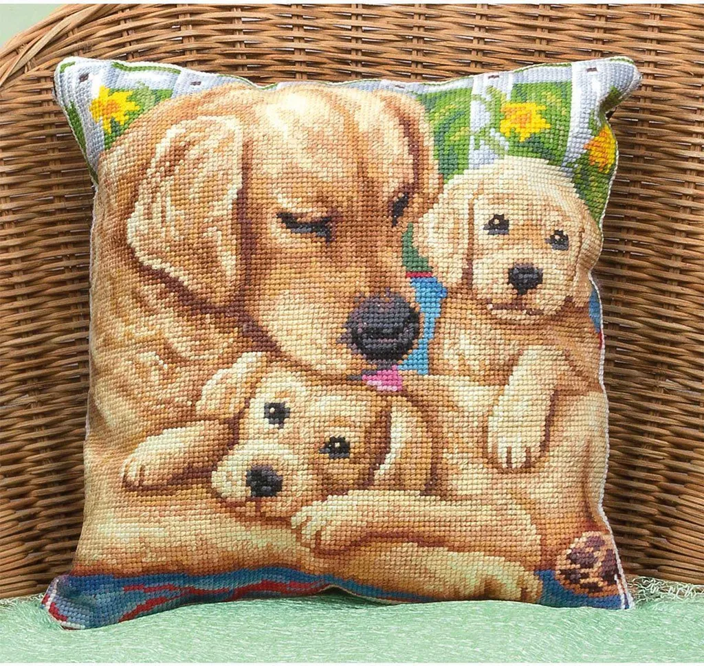 Kit Broderie Point de Croix pour Coussin - Motif Famille 30x30 cm
