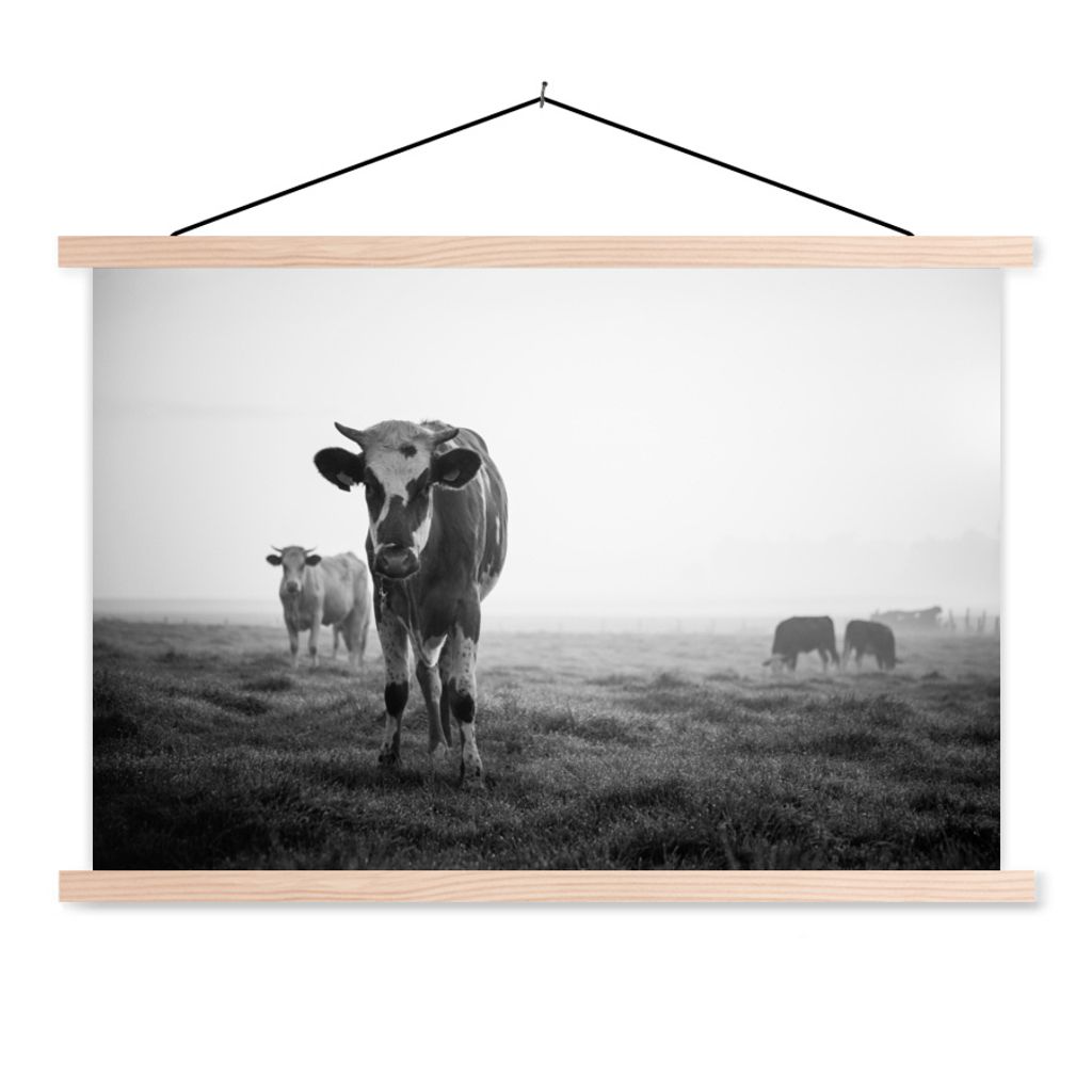 MuchoWow Textilposter Kühe im Morgennebel schwarz-weiß Foto 60x40 cm mit holzfarbenen Rahmen - Bilder