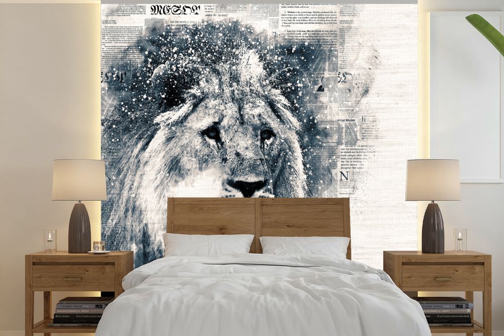 MuchoWow Fototapete für Wohnzimmer oder Schlafzimmer Wandtapete Vinyl Motivtapete Löwe - Zeitung - Blau - 300x300 cm - Wanddekoration