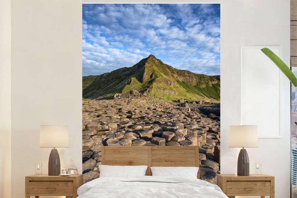 MuchoWow Fototapete für Wohnzimmer oder Schlafzimmer Wandtapete Vinyl Motivtapete Schöne weiße Wolken über dem Giant's Causeway - 200x300 cm ...