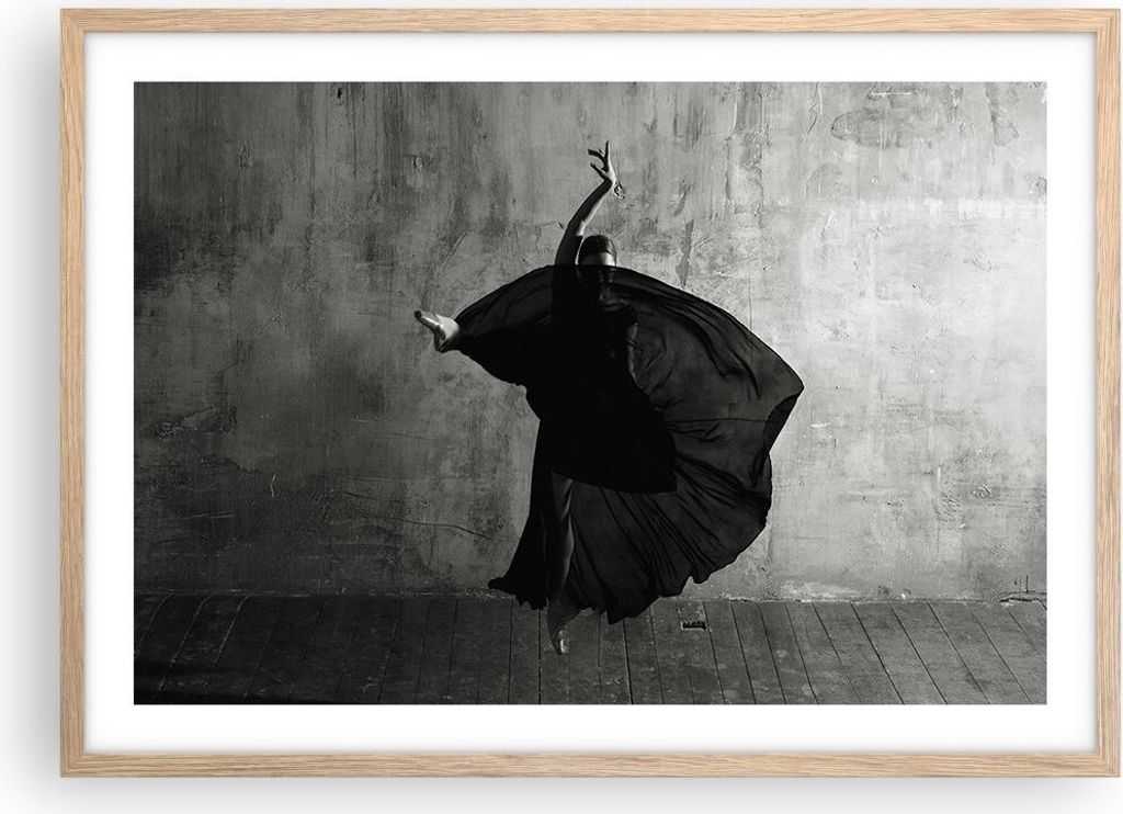 Gerahmtes Poster - Rahmen in heller Eiche - Tanz Schwarz Kleid - 70x50 cm - Wand Bild - Wanddeko - Wandbilder - Kunstposter - Wandposter - Bilderra...