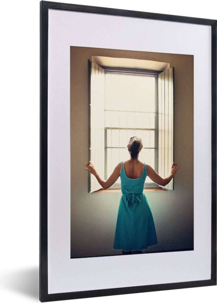 MuchoWow MuchoWow Gerahmtes Poster Frau öffnet Fenster 40x60 cm - Poster mit zchwarzem Bilderrahmen - Poster in Rahmen