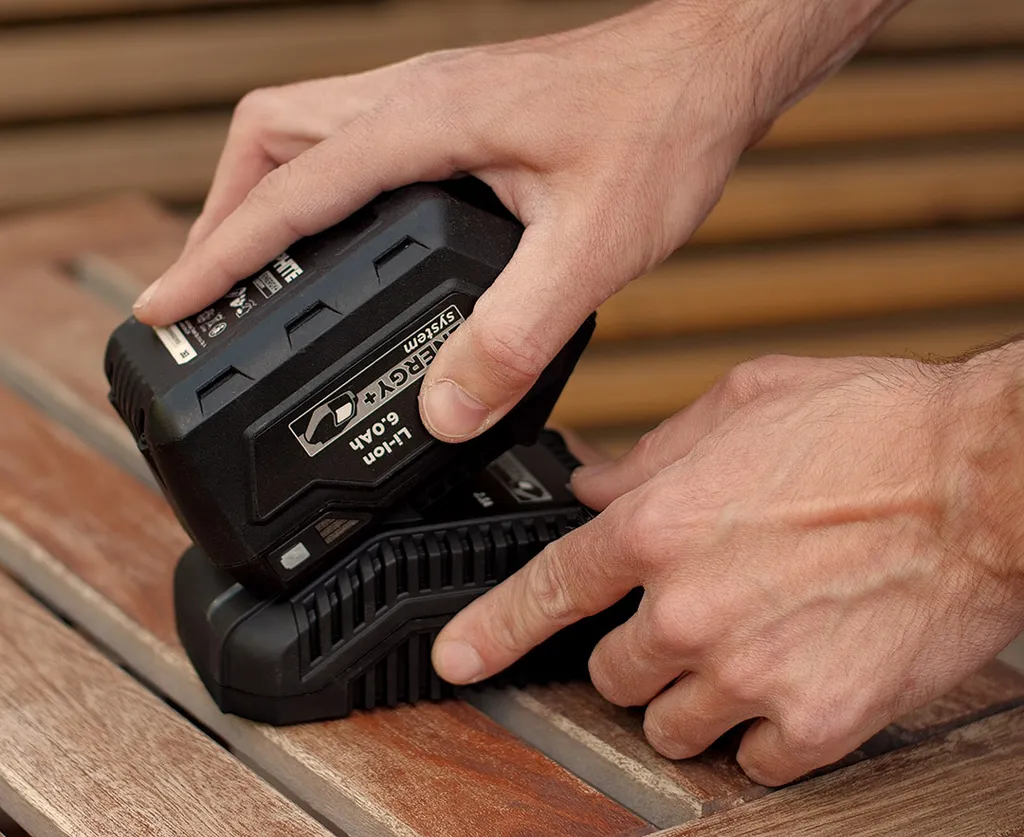 Perceuse-visseuse sans balais 100 Nm NEO TOOLS : finissez vos perçages