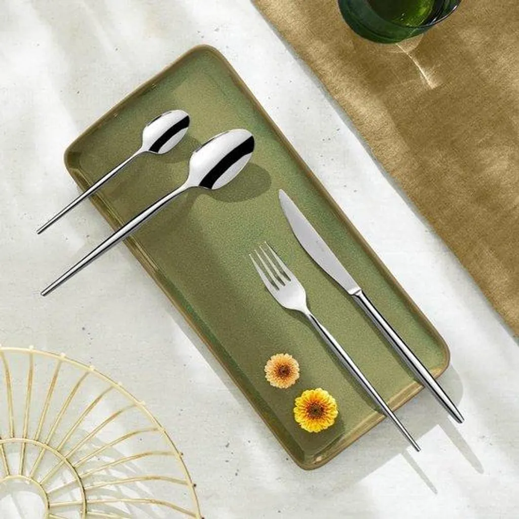 Service de table complet en inox, set de couverts brillants et ergonomiques