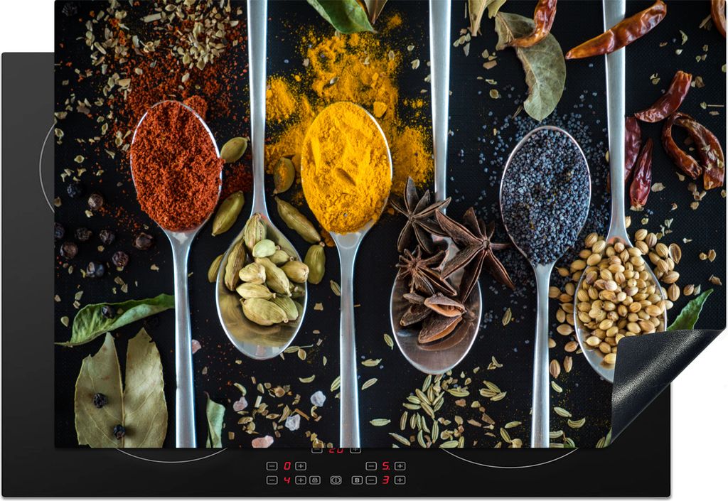 KitchenYeah Herdabdeckplatte Kräuter in Löffeln auf einem Hintergrund mit Kräutern , 77x51cm, Küche Deko, Glaskeramikkochfeld Herdabdeckung, ...