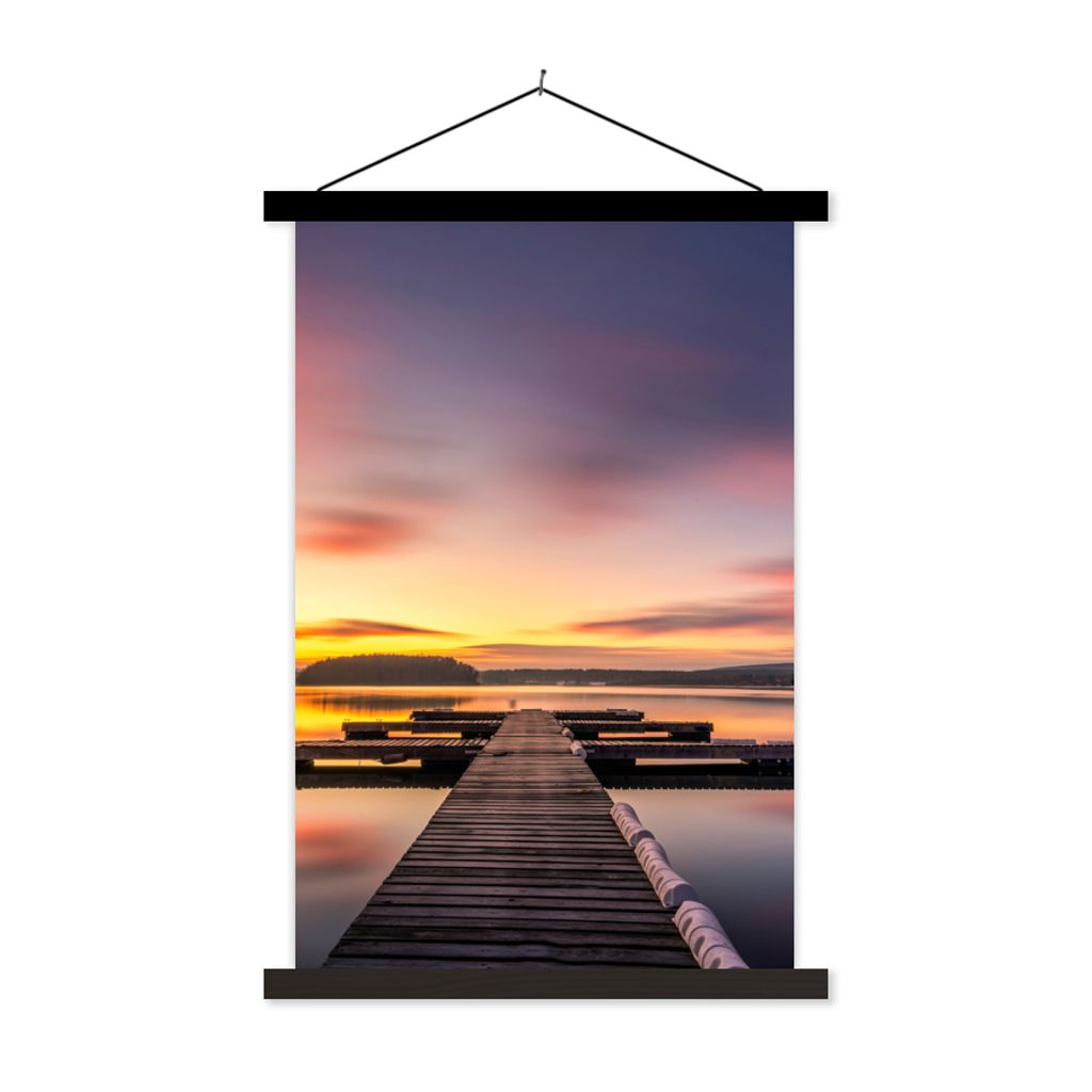 MuchoWow Textilposter Steg - Sonnenuntergang - Wasser - Meer - Spiegelung 60x90 cm mit schwarzem Rahmen - Poster Wohnzimmer
