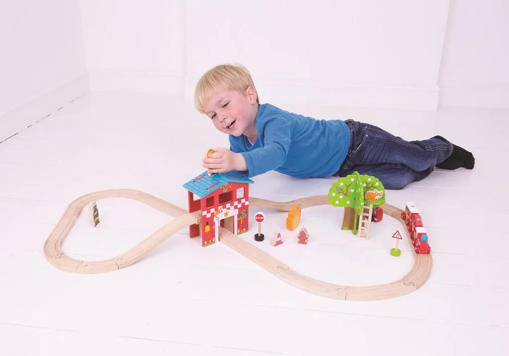 Chemin de fer en bois caserne de pompiers avec train et accessoires