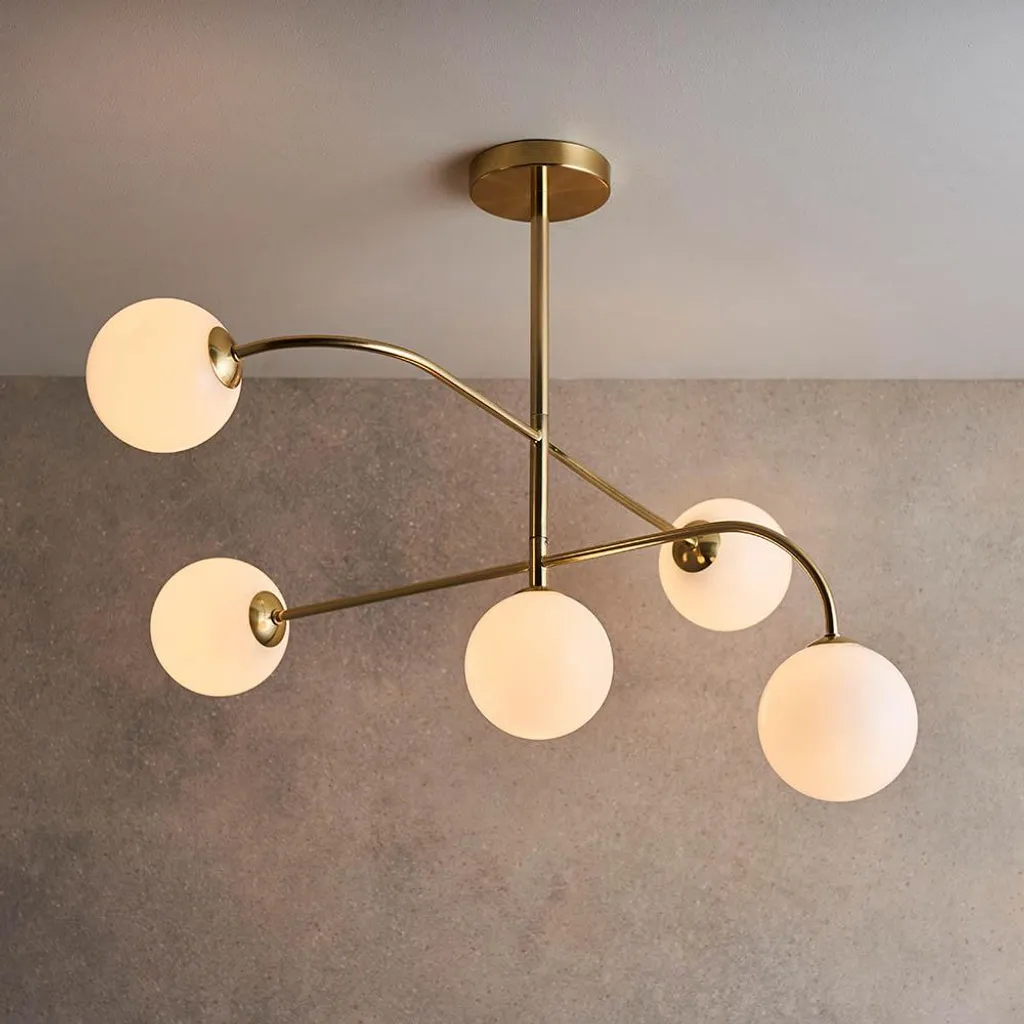 Plafonnier Design Doré : Comment Sublimer un Plafond Vide avec Style - 3