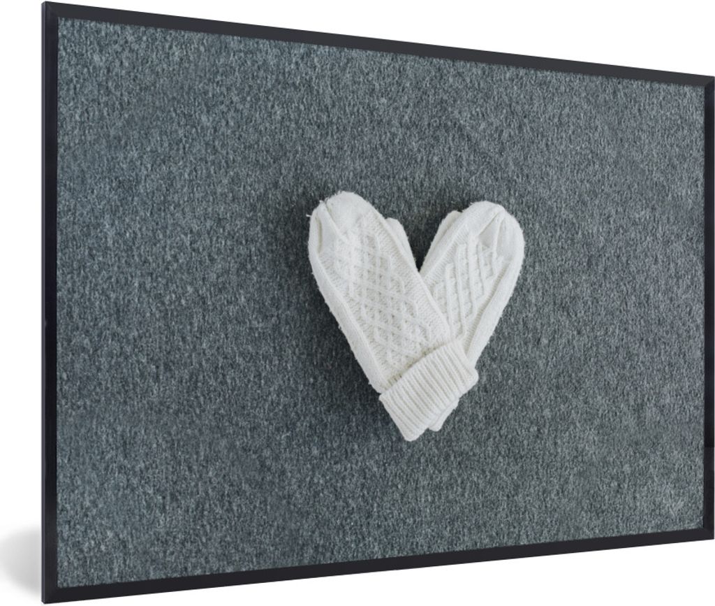 MuchoWow Gerahmtes Poster Winter - Handschuhe - Herz 30x20 cm - Poster mit Schwarzem Bilderrahmen Wandposter Rahmen Foto Bilder - Kunstdruck - Bi...