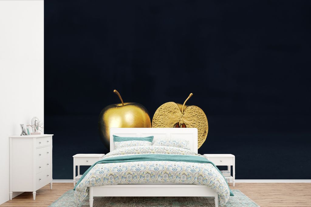 MuchoWow Fototapete für Wohnzimmer oder Schlafzimmer Wandtapete Vinyl Motivtapete Stilleben mit einem goldenen Apfel auf schwarzem Hintergrund -...