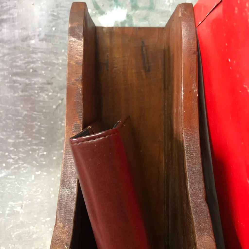 Organiseur artisanal bois de récupération : ranger son bureau avec style