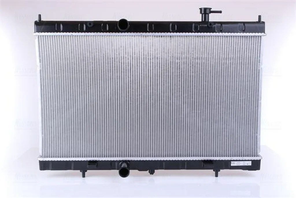 Évitez la surchauffe X-Trail avec le radiateur Nissens 68789 Fiable