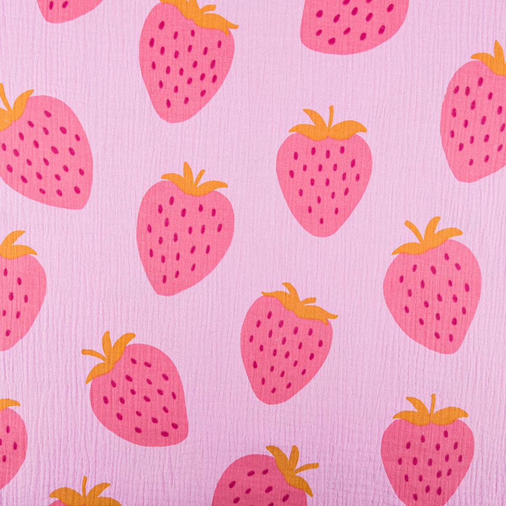 Musselin Stoff STRAWBERRIES Erdbeeren groß hell lila pink 1,35m Breite