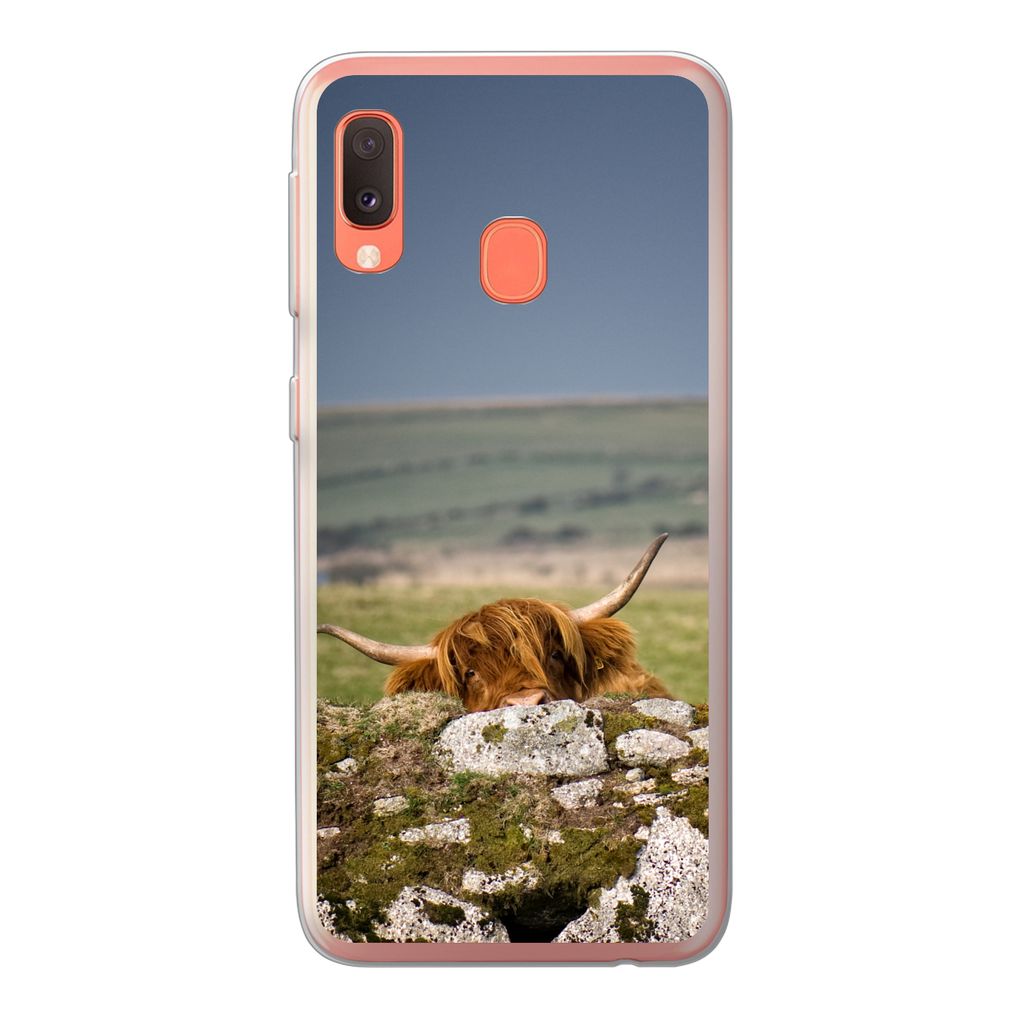 MuchoWow Handyhülle Schutzhülle Hülle für Samsung Galaxy A20e Schottische Highlander - Steine - Gras Silikon Softcase Handy Hülle - Abdeckung