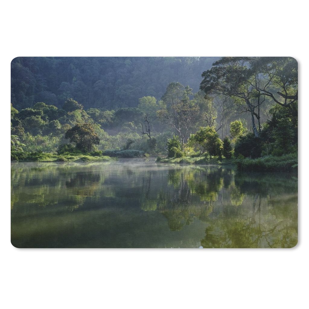 MuchoWow Schreibtischunterlage Erstaunliche Spiegelung eines tropischen Regenwaldes in einem See in Jakarta 60x40 cm - XXL Mauspad - Großes Mauspad