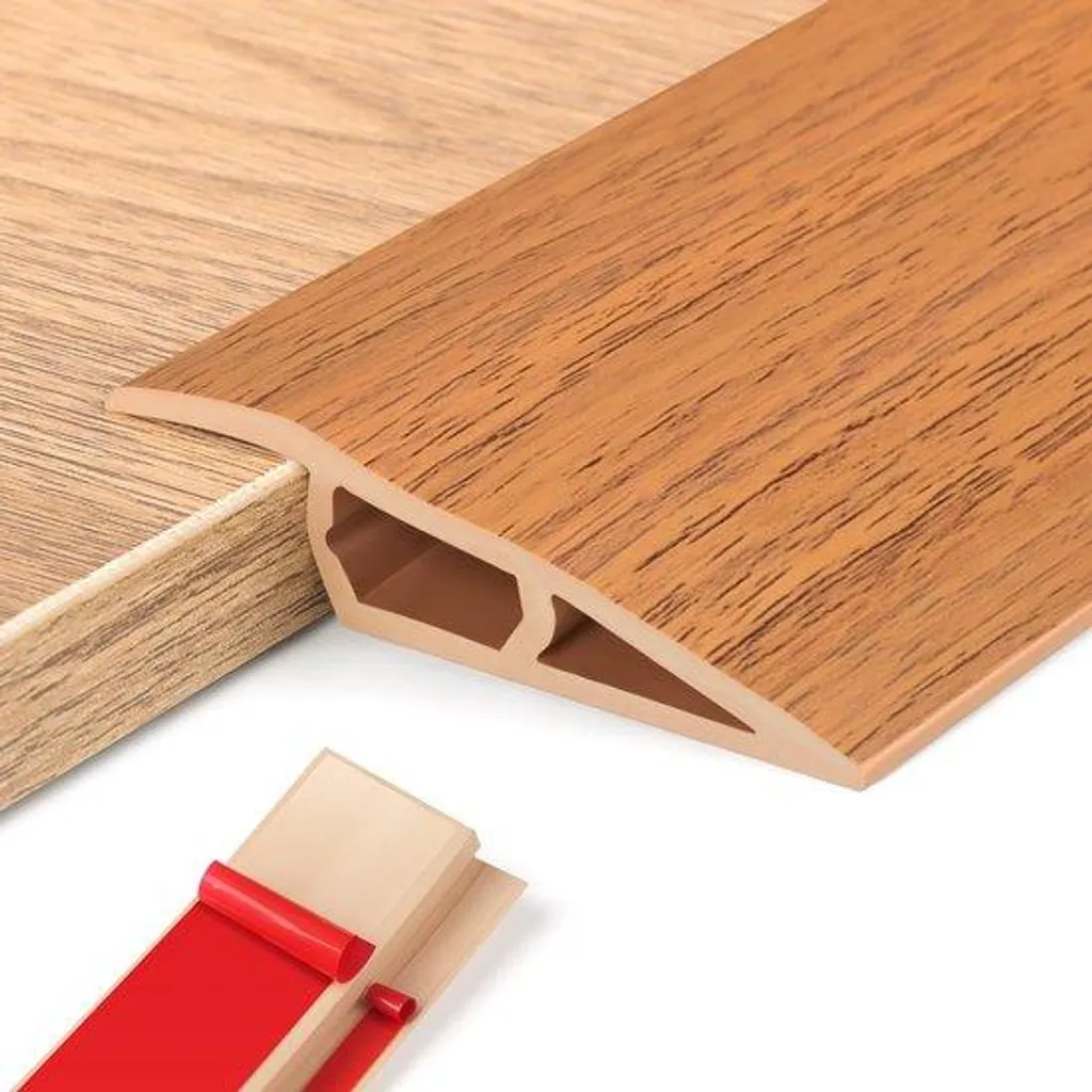 Profilé de jonction flexible en PVC auto-adhésif pour chevilles et lames