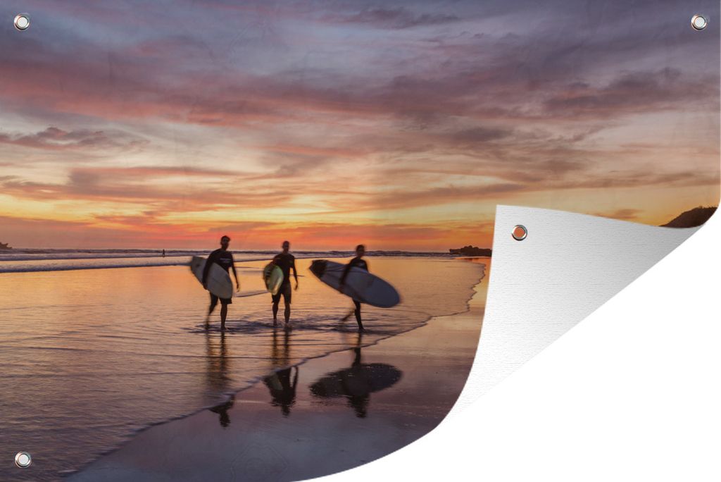 MuchoWow 90x60 cm Outdoor-Poster Gartendeko Sichtschutz Garten Poster für den Garten Drei Surfer bei Sonnenuntergang
