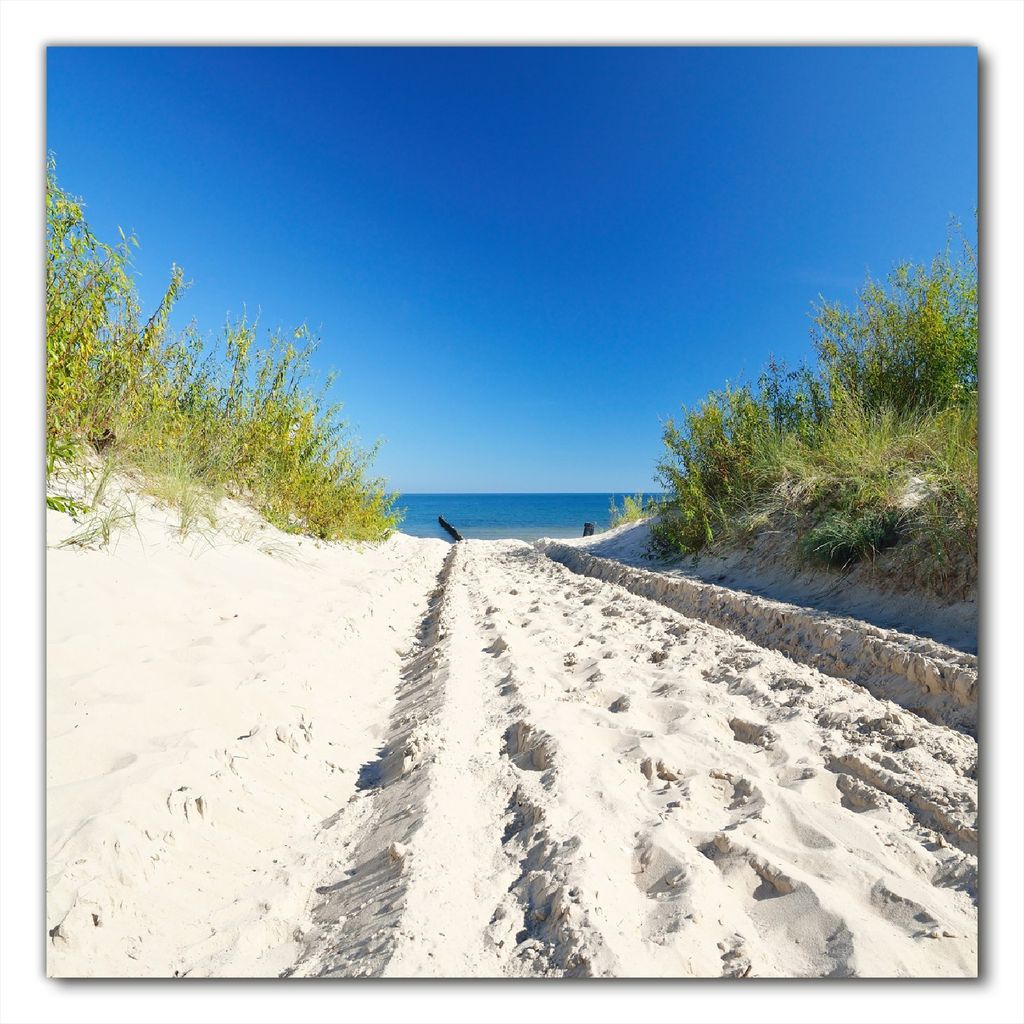 Wallario selbstklebende Möbelfolie/ Tischdecke für Innen und Außen, Größe: 80 x 80 cm - Auf dem Sandweg zum Strand - Blauer Himmel über dem Meer