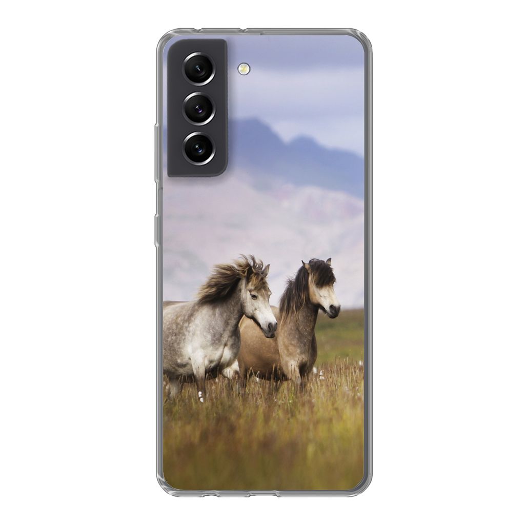 MuchoWow Handyhülle Schutzhülle Hülle für Samsung Galaxy S21 FE Pferde - Gras - Berge Silikon Softcase Handy Hülle - Mobiltelefonhülle