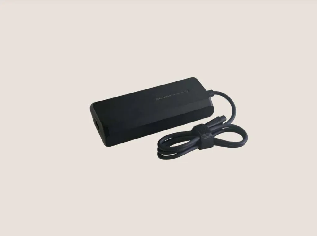 Chargeur rapide 4A pour vélo Reany - Rechargez votre batterie au bureau